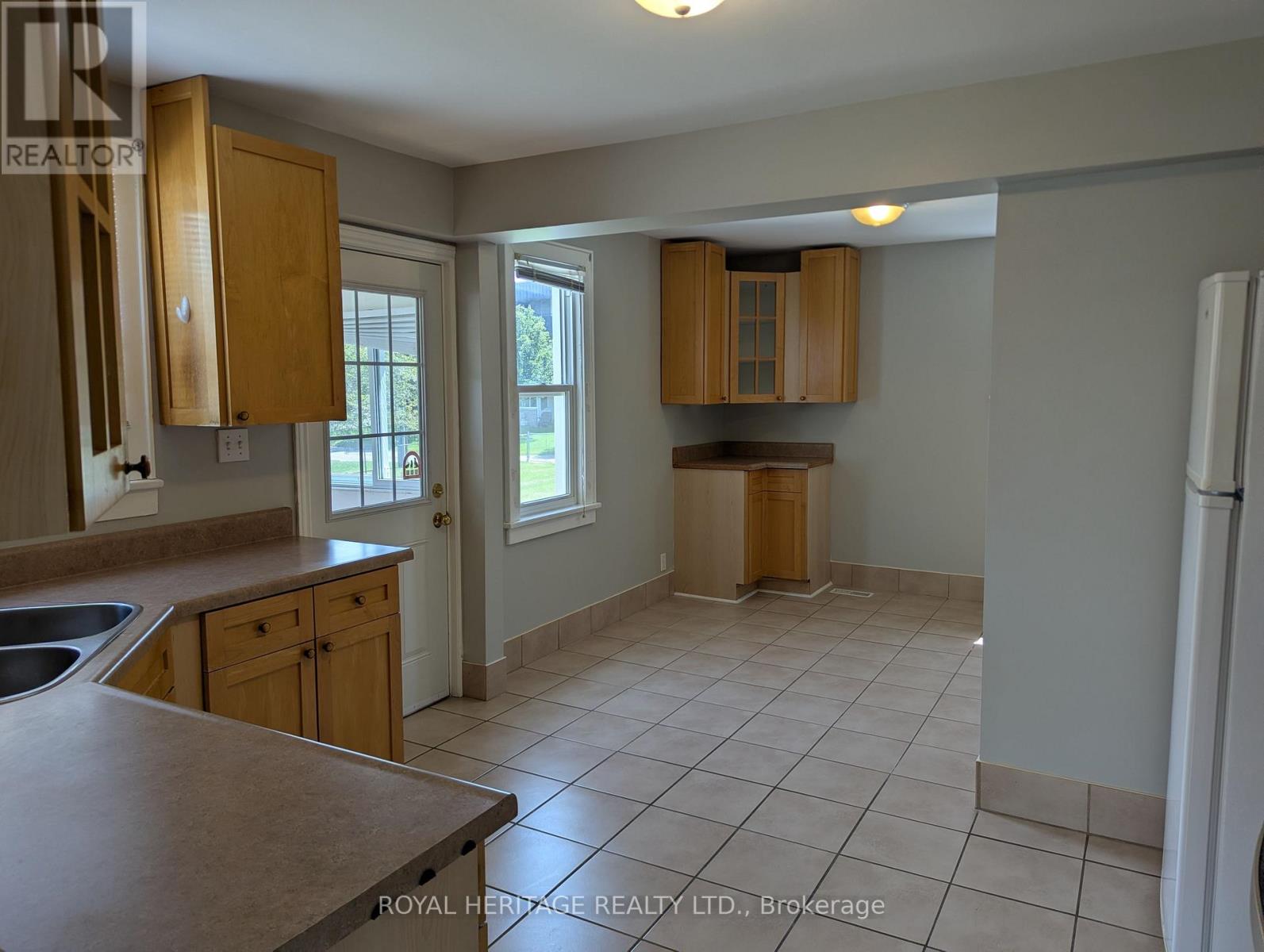 1 - 951 Dundas Street E, Whitby, Ontario  L1N 2K1 - Photo 6 - E13701340