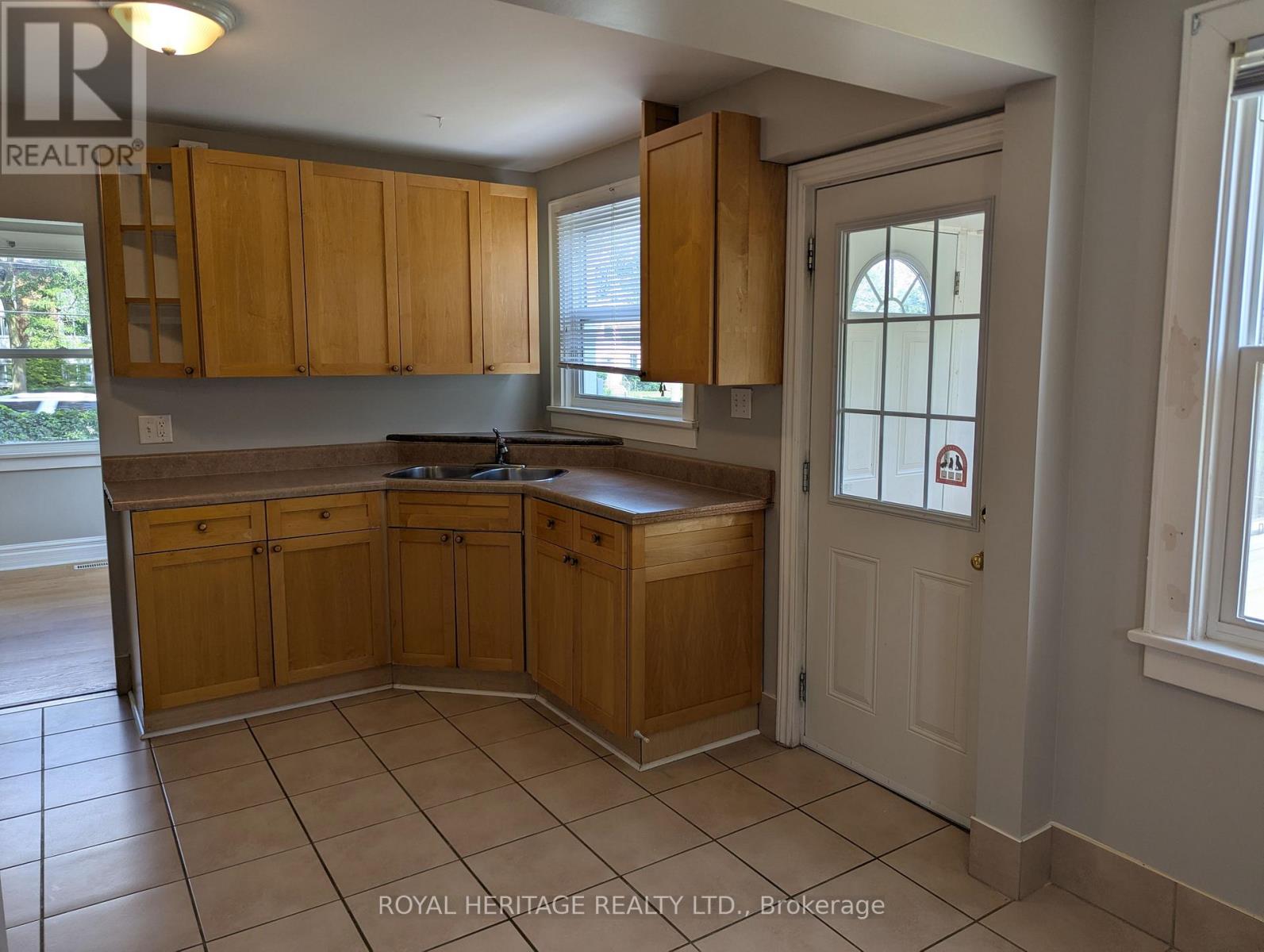 1 - 951 Dundas Street E, Whitby, Ontario  L1N 2K1 - Photo 7 - E13701340
