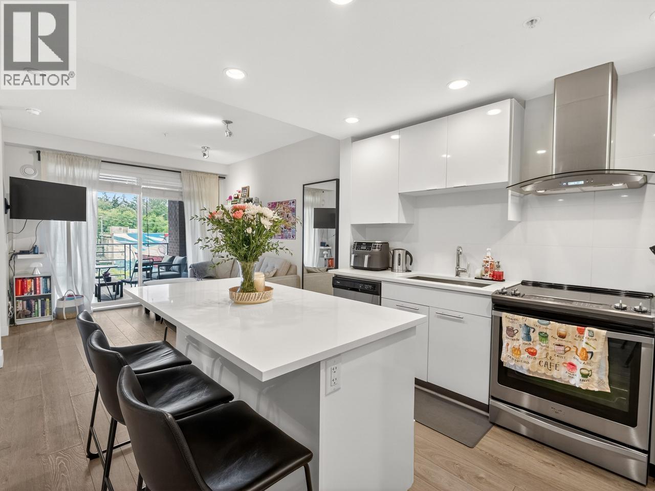 423 723 W 3rd Street, North Vancouver, British Columbia  V7M 0E4 - Photo 3 - R3157859
