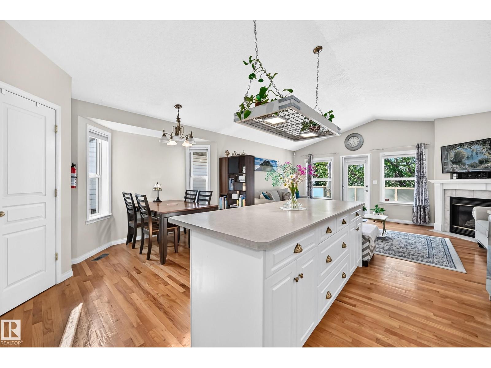 4210 37 AV NW, Edmonton, Alberta