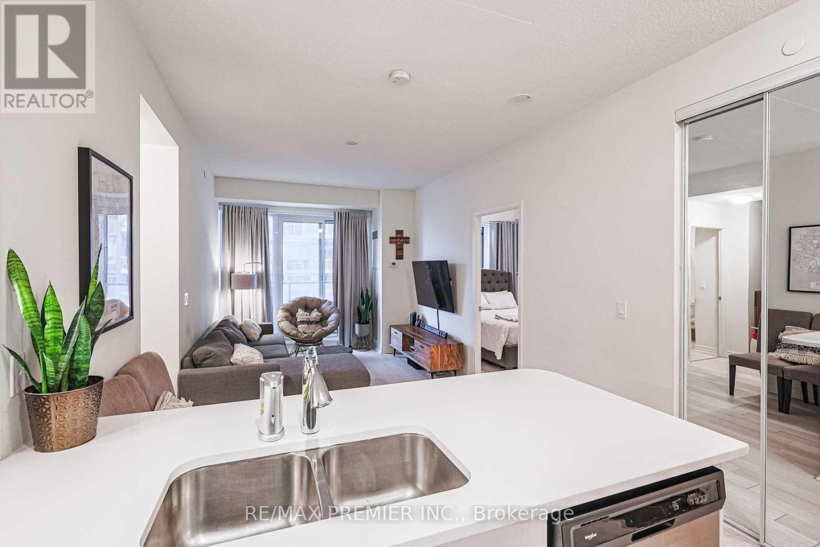 517 - 39 Annie Craig Drive, Toronto, Ontario M8V 0A3 - Photo 4 - W13701328