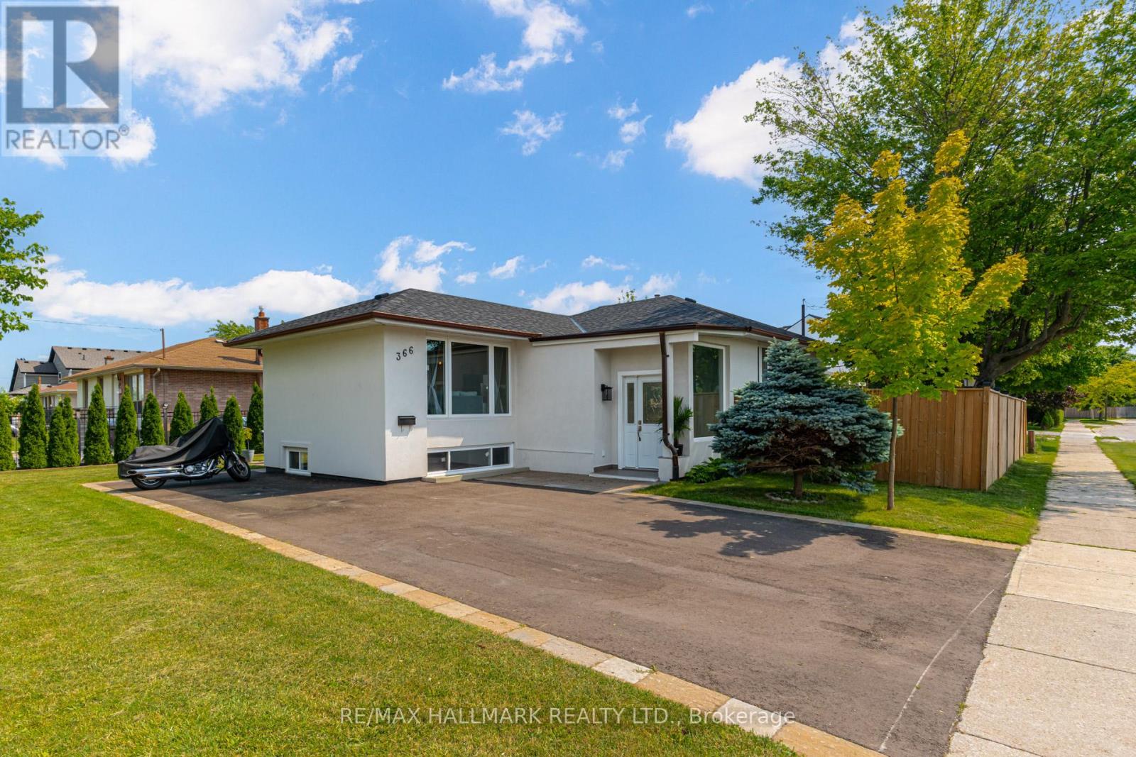 366 Wildwood Drive, Oakville, Ontario L6K 1T2 - Photo 3 - W13701330