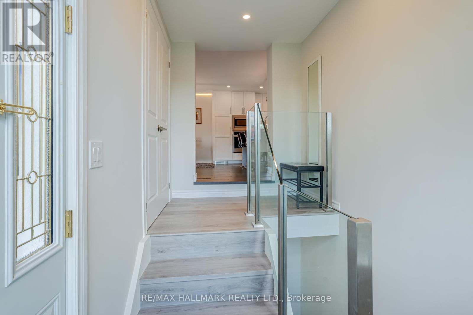 366 Wildwood Drive, Oakville, Ontario L6K 1T2 - Photo 4 - W13701330