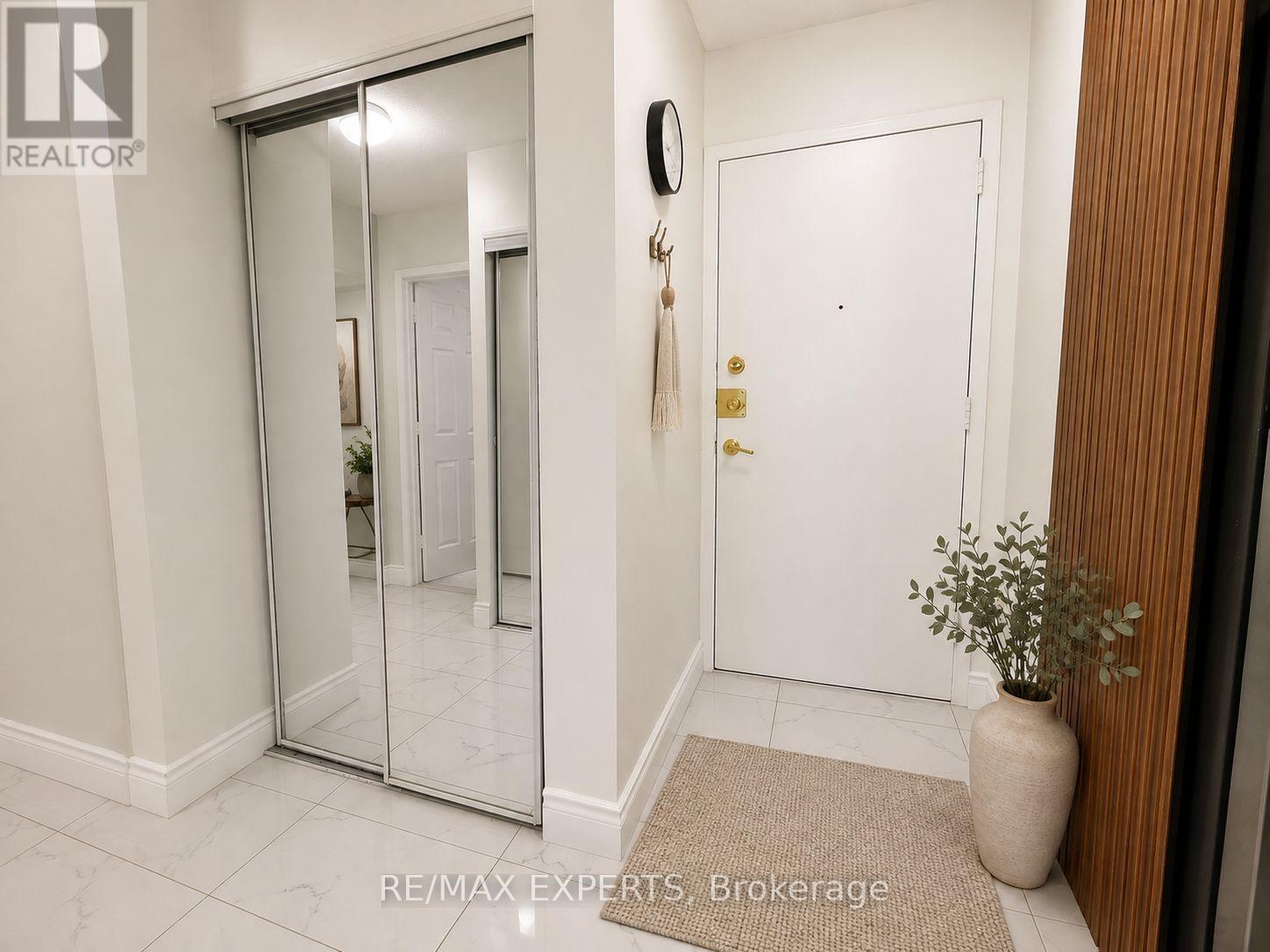 410 - 50 Lotherton Pathway, Toronto, Ontario  M6B 2G7 - Photo 2 - W13701394