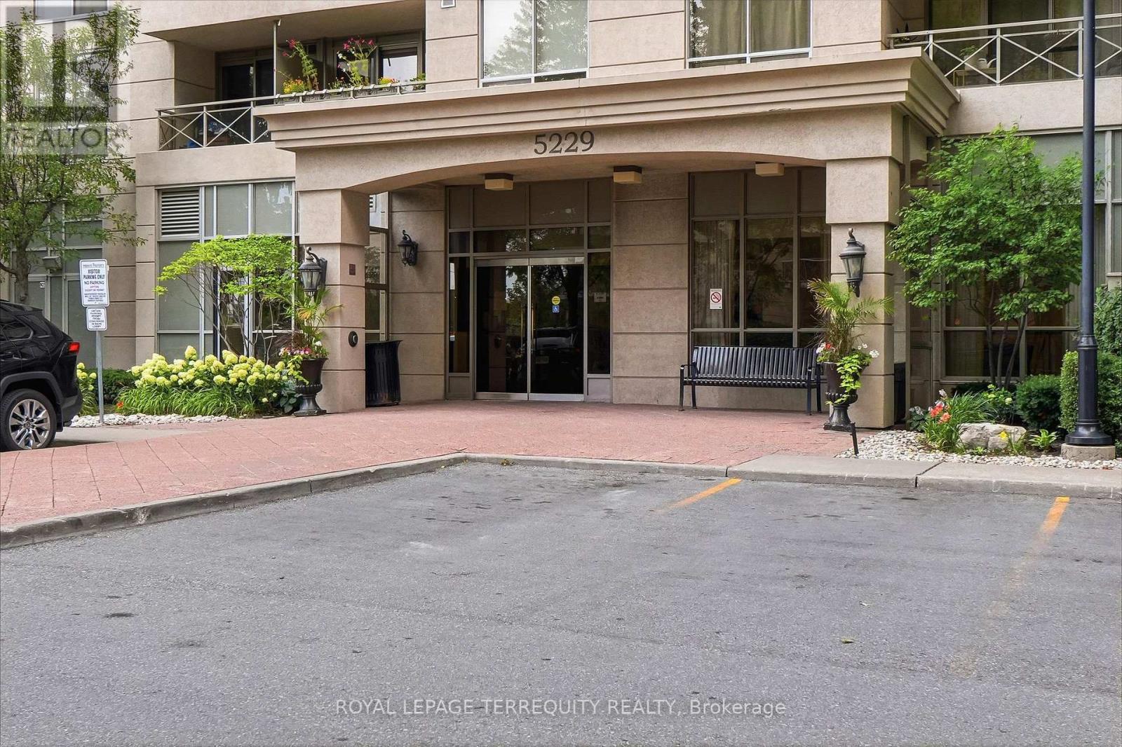 405 - 5229 Dundas Street W, Toronto, Ontario  M9B 6L9 - Photo 2 - W13701396