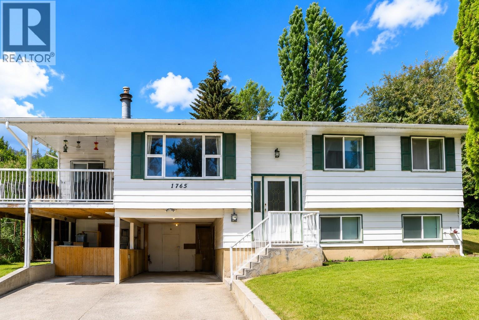 1765 3B Highway, Fruitvale, British Columbia