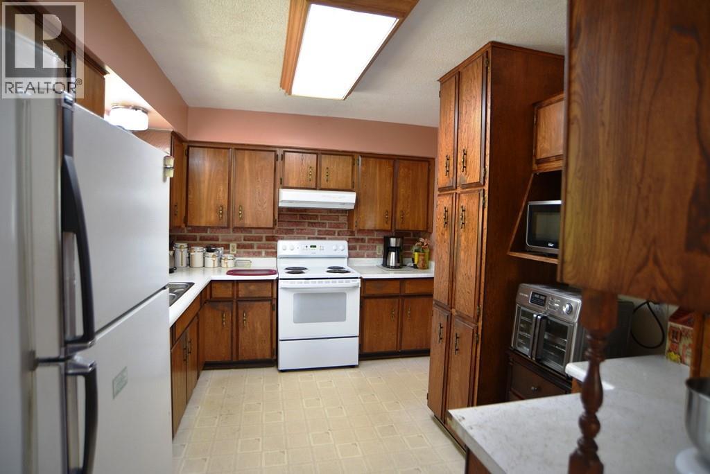 1765 3b Highway, Fruitvale, British Columbia  V0G 1L0 - Photo 19 - 10389409