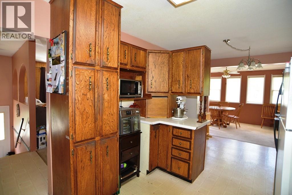 1765 3b Highway, Fruitvale, British Columbia  V0G 1L0 - Photo 22 - 10389409
