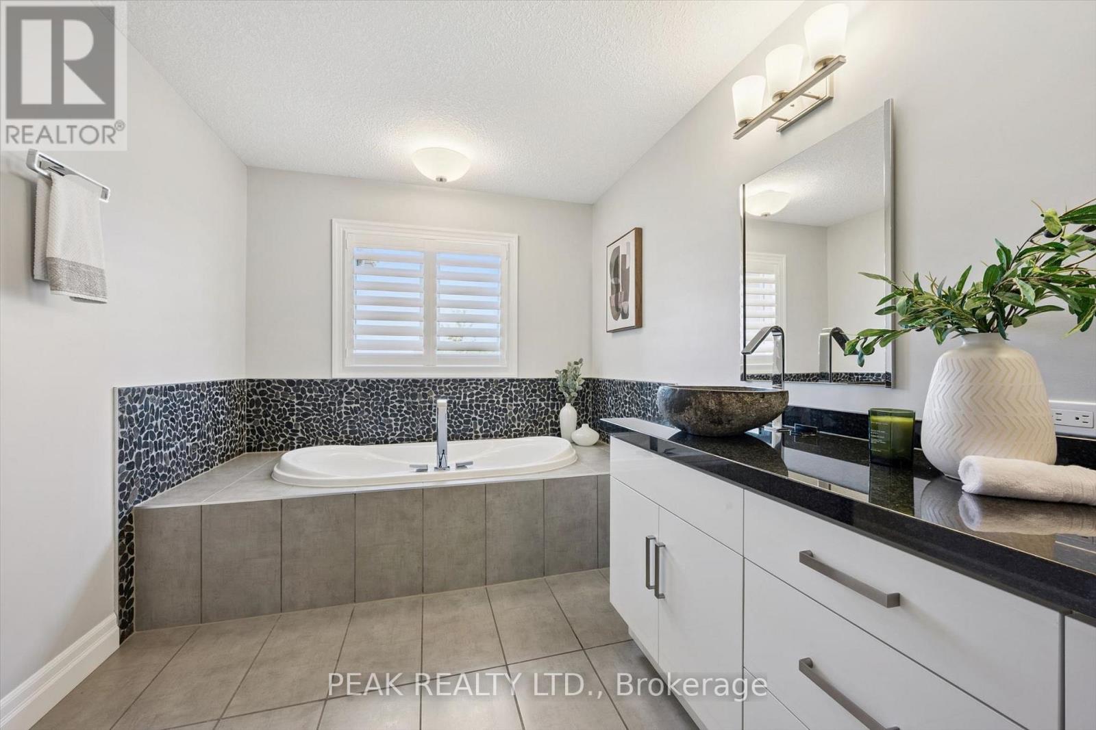 111 Oak Park Drive, Waterloo, Ontario  N2K 0B3 - Photo 23 - X13701368