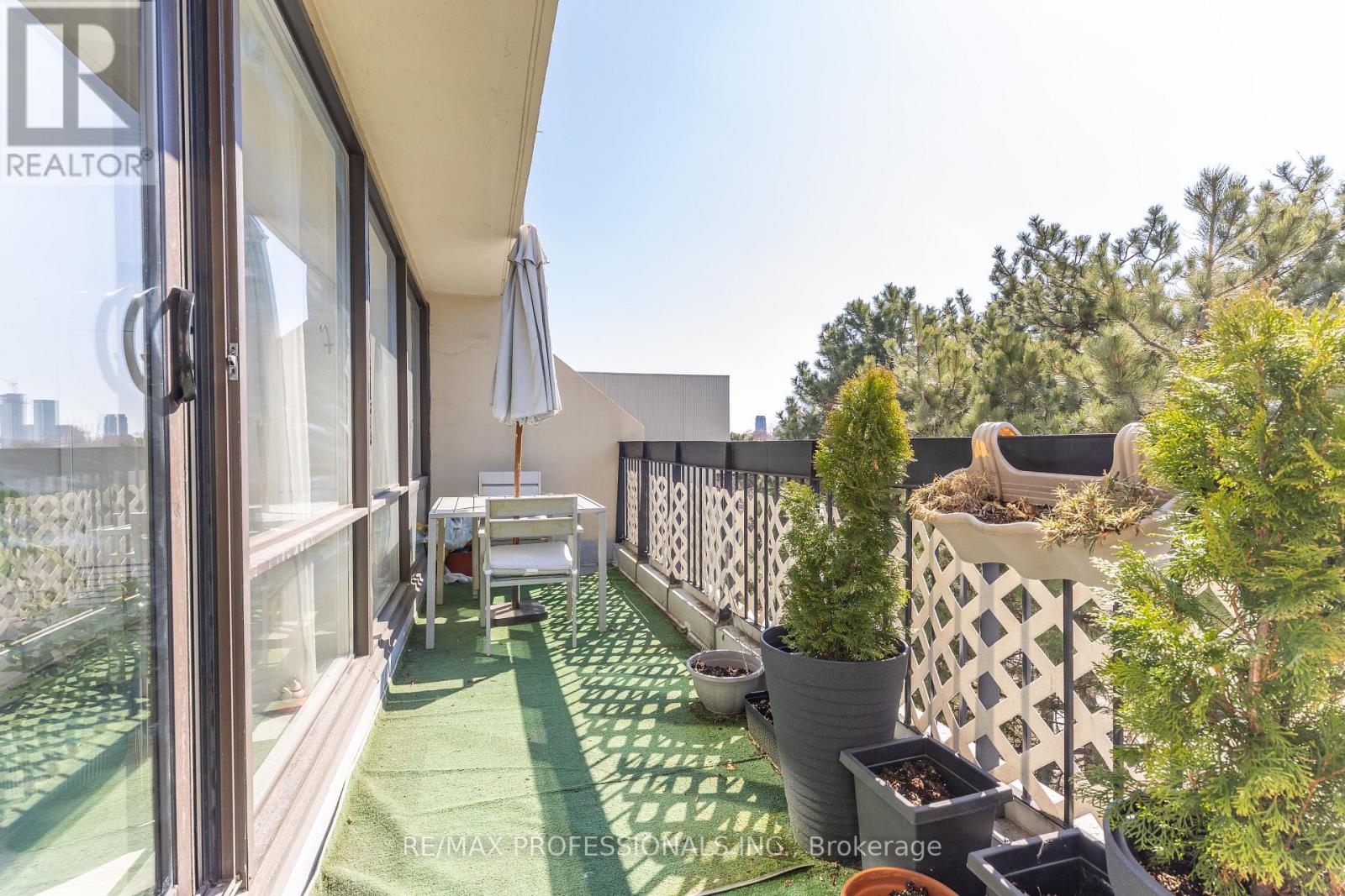 339 - 2 Valhalla Inn Road, Toronto, Ontario  M9B 6C3 - Photo 31 - W13603408