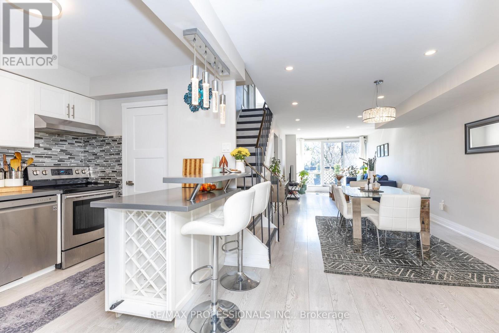 339 - 2 VALHALLA INN ROAD, Toronto, Ontario