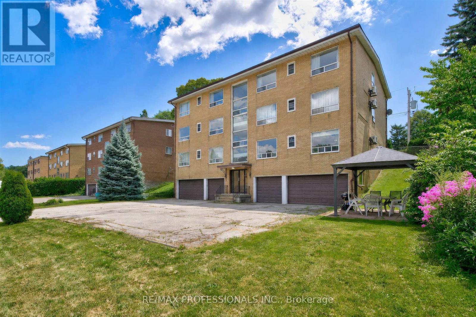 50 Waniska Avenue, Toronto, Ontario  M8Y 1P9 - Photo 4 - W13624576