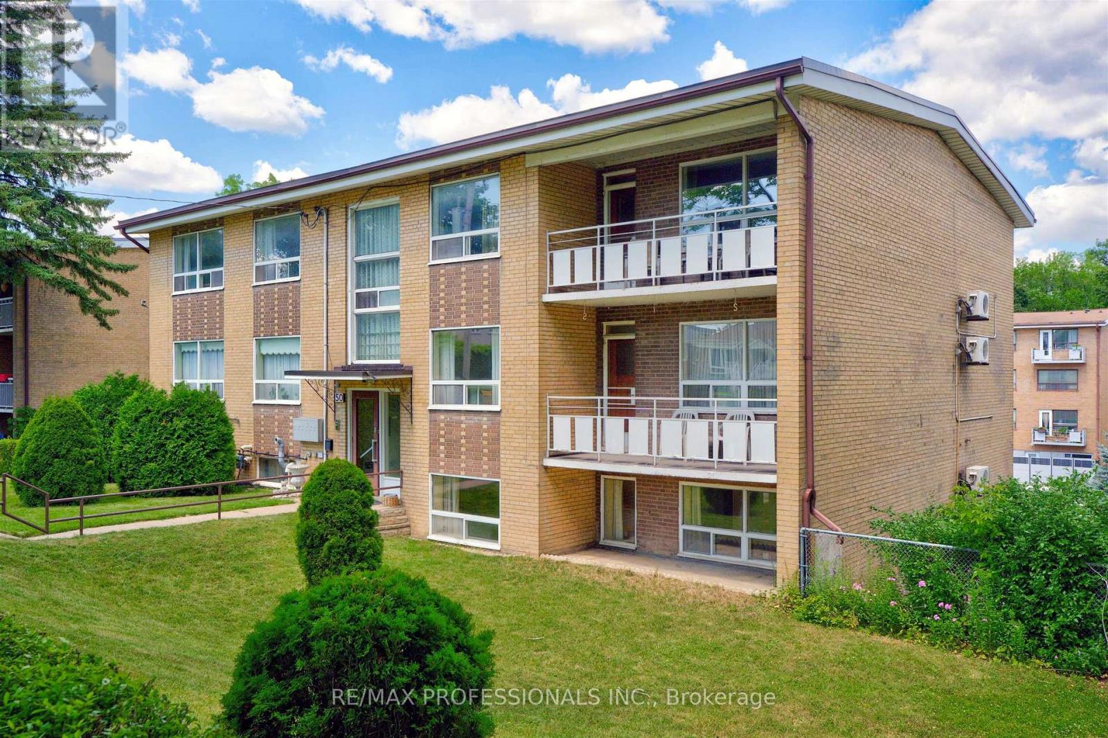 50 Waniska Avenue, Toronto, Ontario  M8Y 1P9 - Photo 6 - W13624576