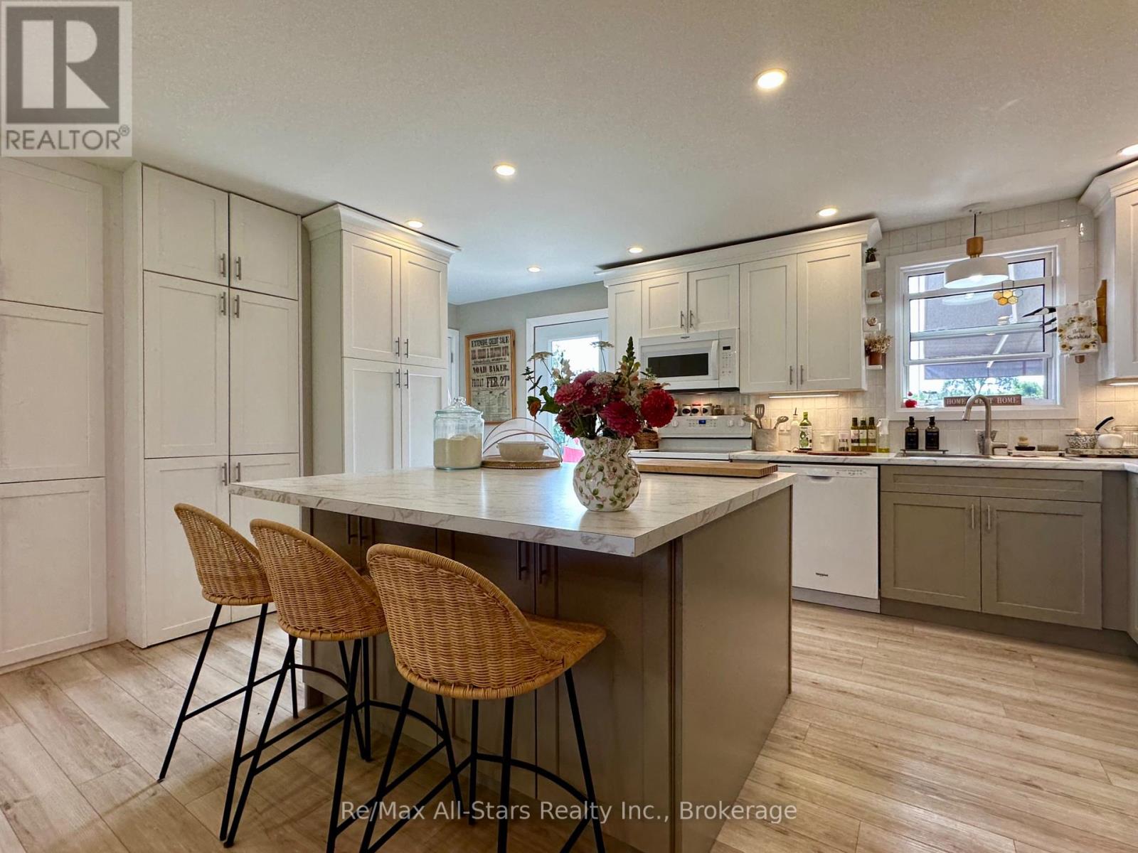 4 Warnica Drive, Kawartha Lakes, Ontario  K0M 1N0 - Photo 8 - X13701596