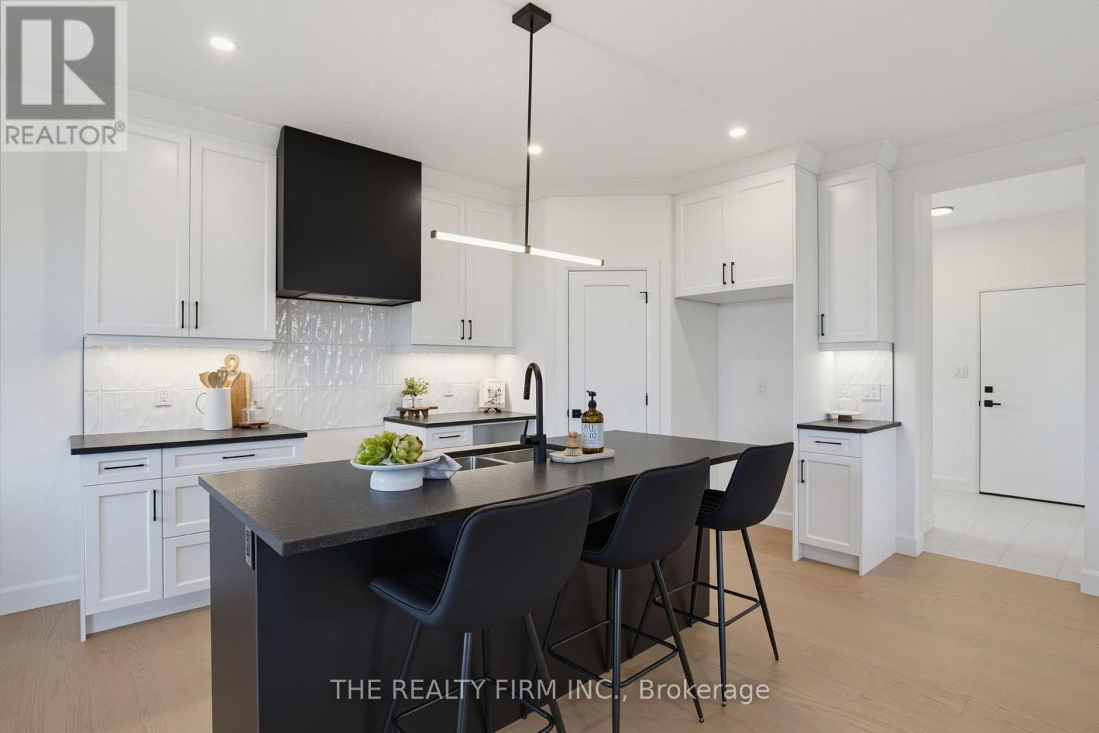 291 Elizabeth Street, Southwest Middlesex, Ontario  N0L 1M0 - Photo 10 - X13701468