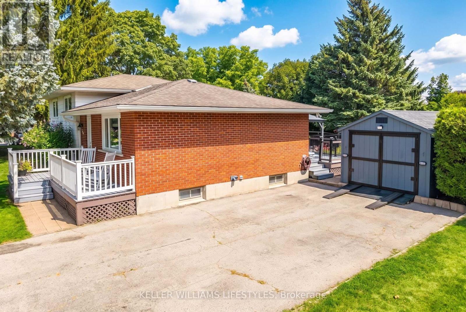 198 Main Street N, Huron East, Ontario  N0K 1W0 - Photo 2 - X13701552