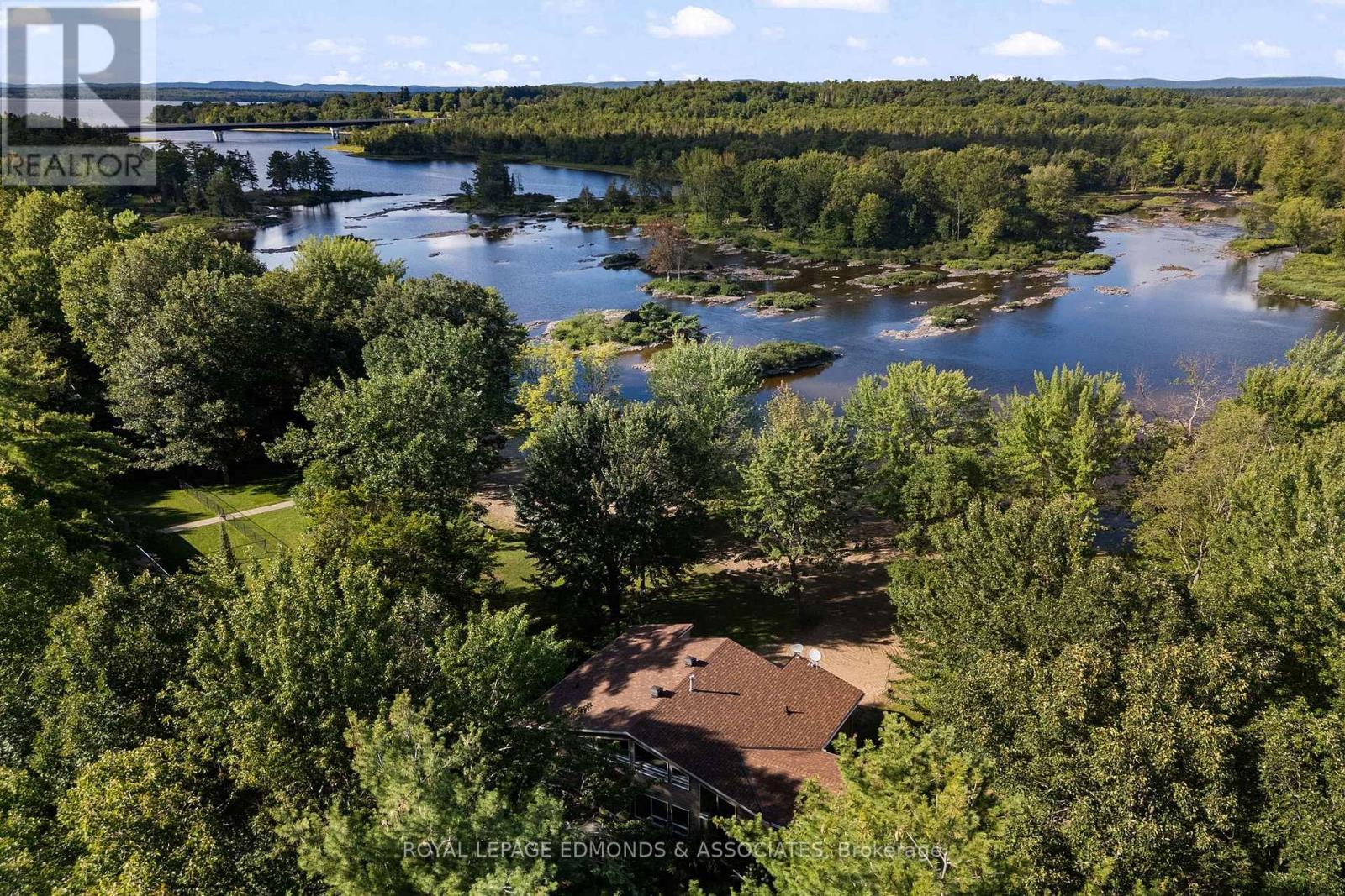 117 Blue Danube Way, Laurentian Valley, Ontario K8A 6W2 - Photo 2 - X13701564