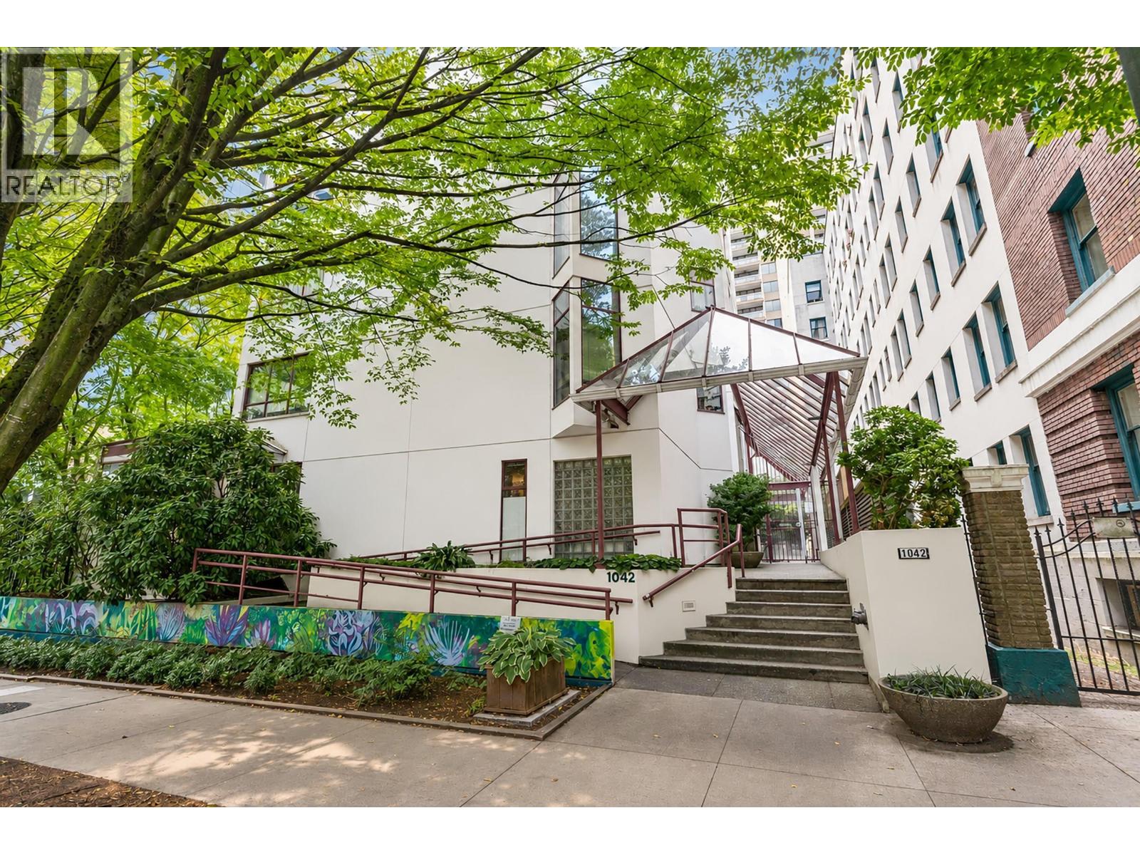 602 1042 NELSON STREET, Vancouver, British Columbia