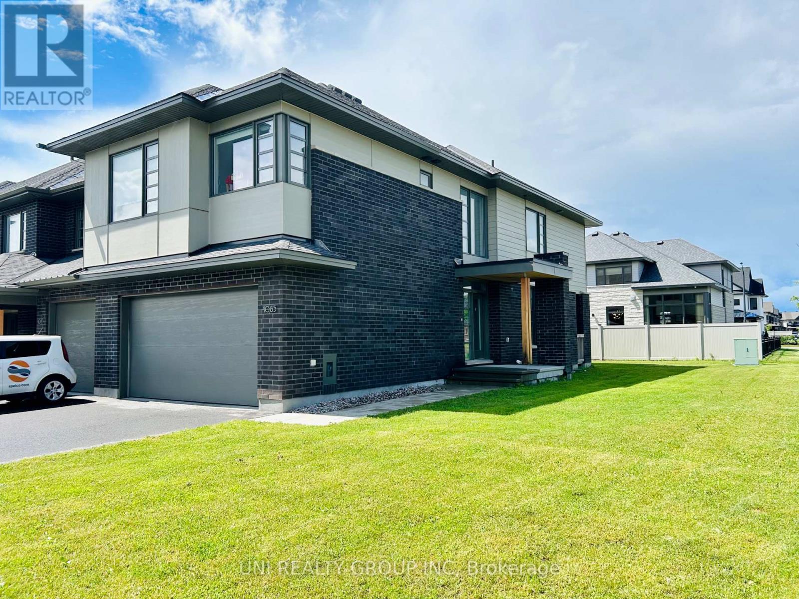 1085 LUNAR GLOW CRESCENT, Ottawa, Ontario