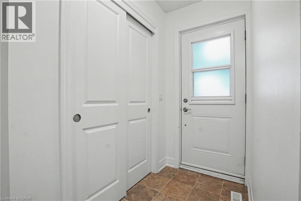 5 Szollosy Circle, Hamilton, Ontario  L9B 1T8 - Photo 4 - 40850074
