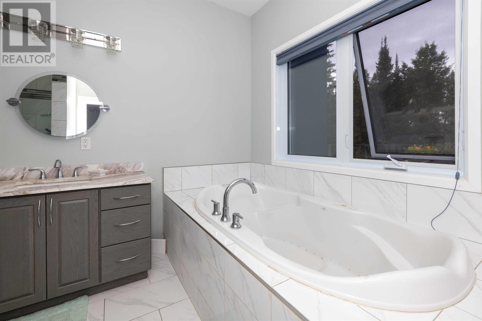 24 Gillespie Rd, Thunder Bay, Ontario  P7J 0E3 - Photo 13 - TB2602465