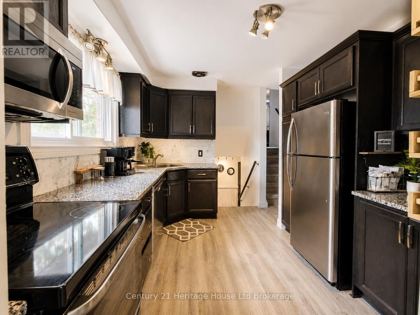 A - 54 Frontenac Road, London South, Ontario  N5Z 3Y6 - Photo 8 - X13701636