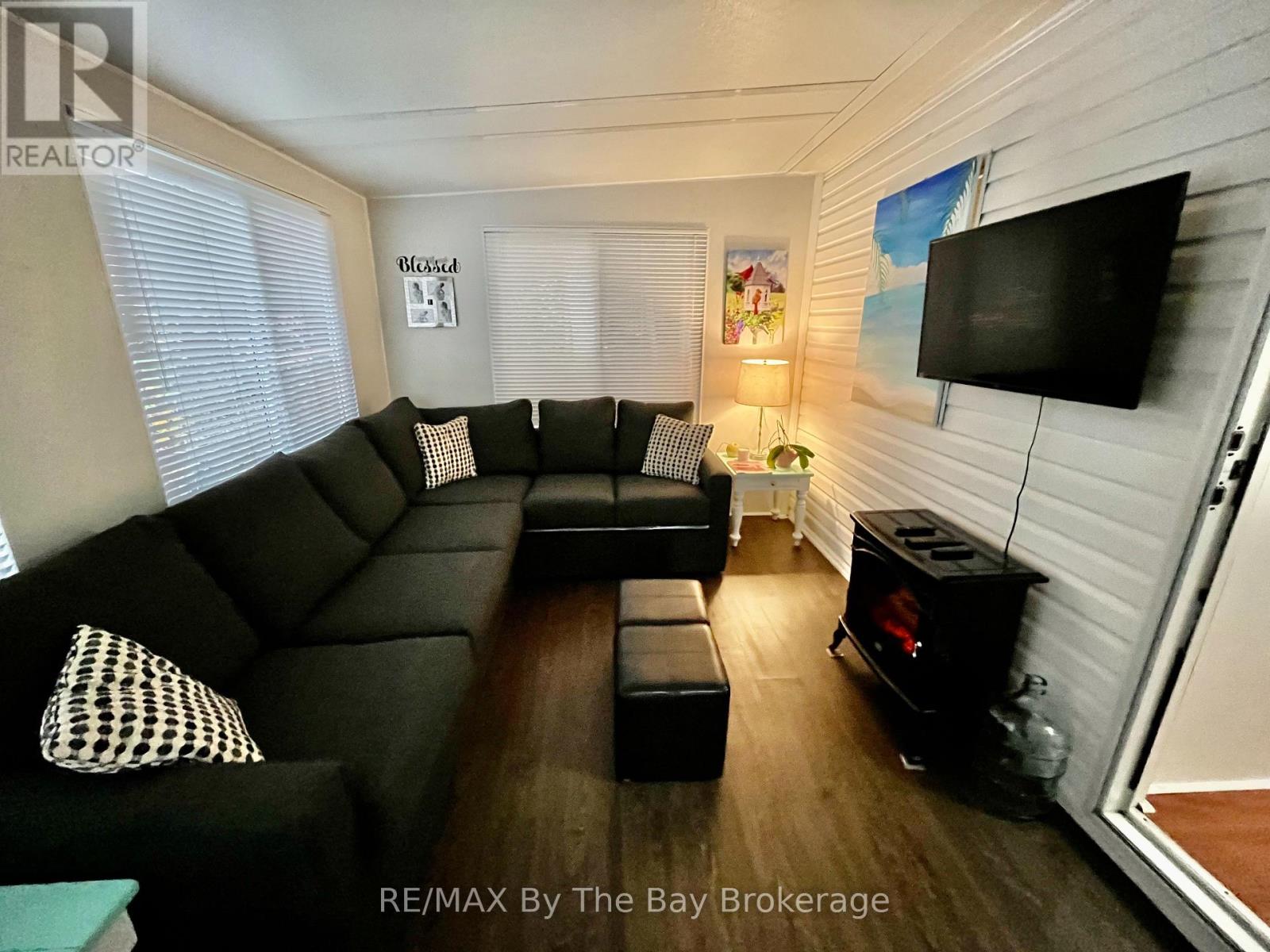 68 - 85 Theme Park Drive, Wasaga Beach, Ontario  L9Z 1X7 - Photo 10 - S12949138