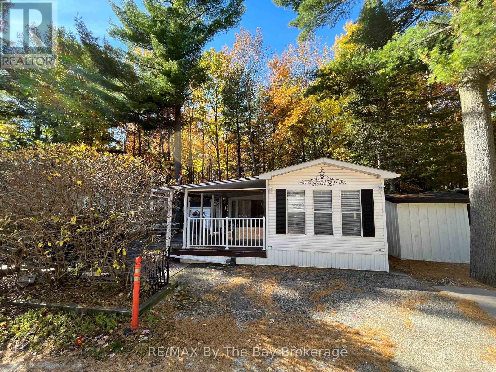 68 - 85 Theme Park Drive, Wasaga Beach, Ontario  L9Z 1X7 - Photo 2 - S12949138