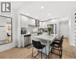 423 723 W 3RD STREET, North Vancouver, British Columbia