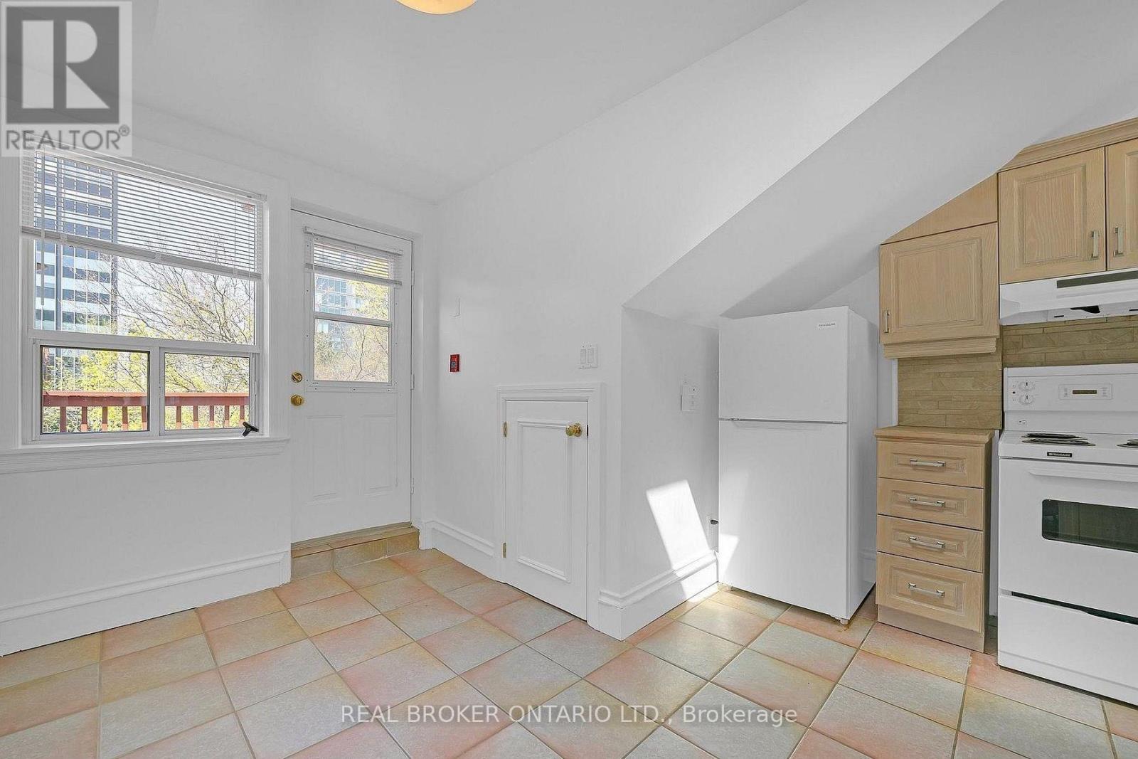 3 - 12 Foxbar Road, Toronto, Ontario  M4V 2G6 - Photo 13 - C13701532