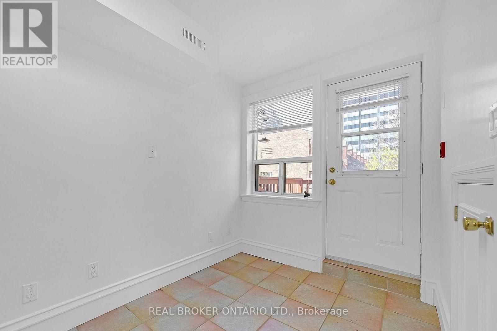 3 - 12 Foxbar Road, Toronto, Ontario  M4V 2G6 - Photo 14 - C13701532