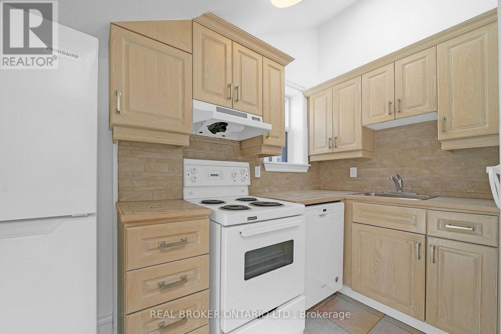 3 - 12 Foxbar Road, Toronto, Ontario  M4V 2G6 - Photo 15 - C13701532