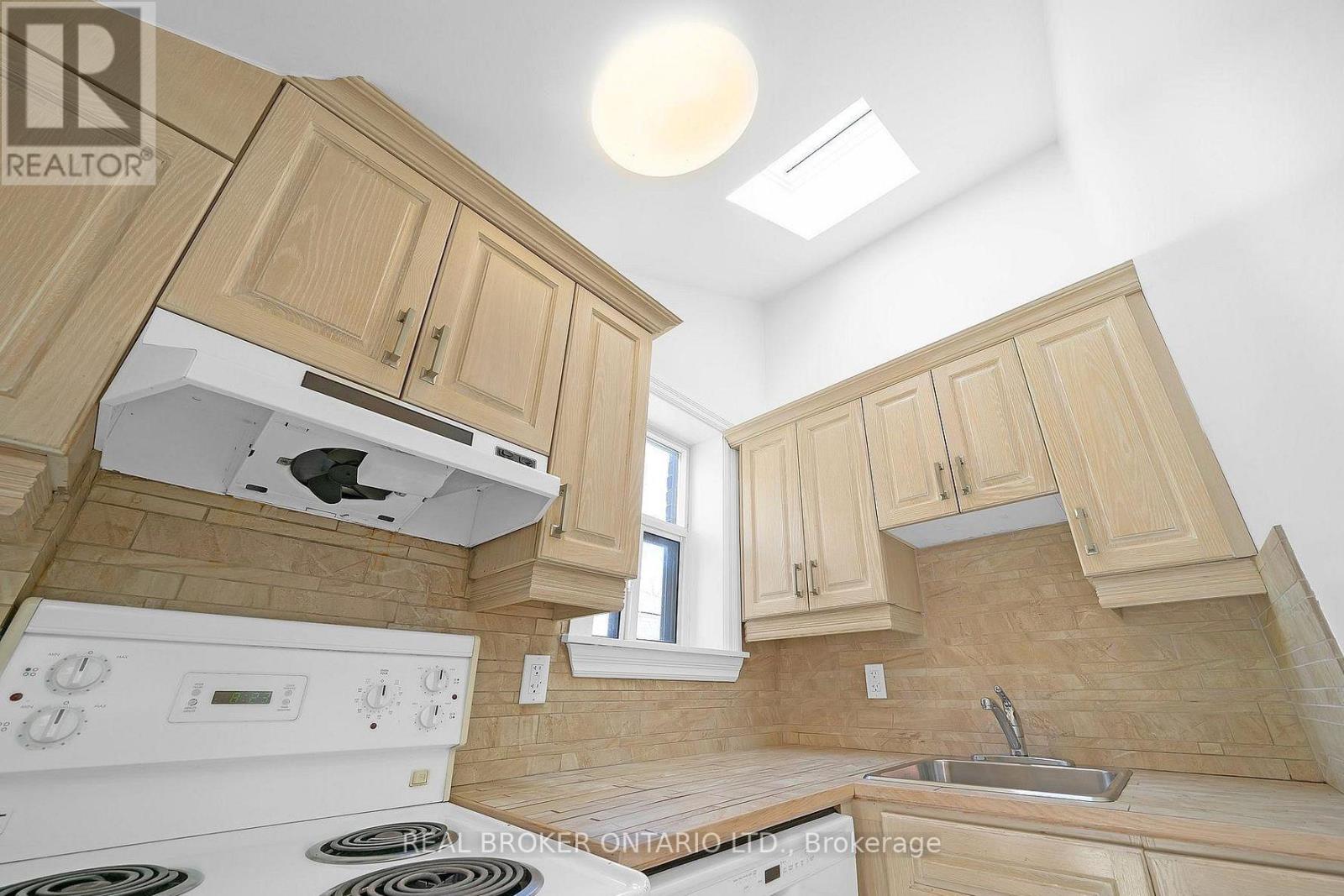 3 - 12 Foxbar Road, Toronto, Ontario  M4V 2G6 - Photo 16 - C13701532