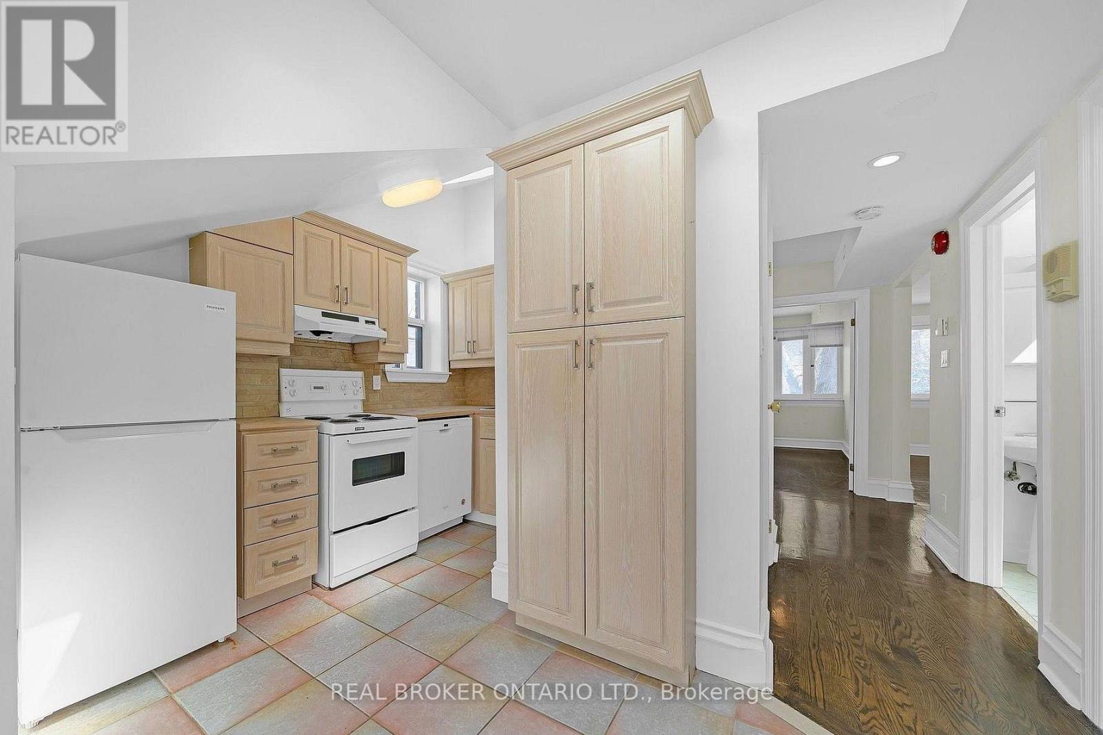3 - 12 Foxbar Road, Toronto, Ontario  M4V 2G6 - Photo 17 - C13701532