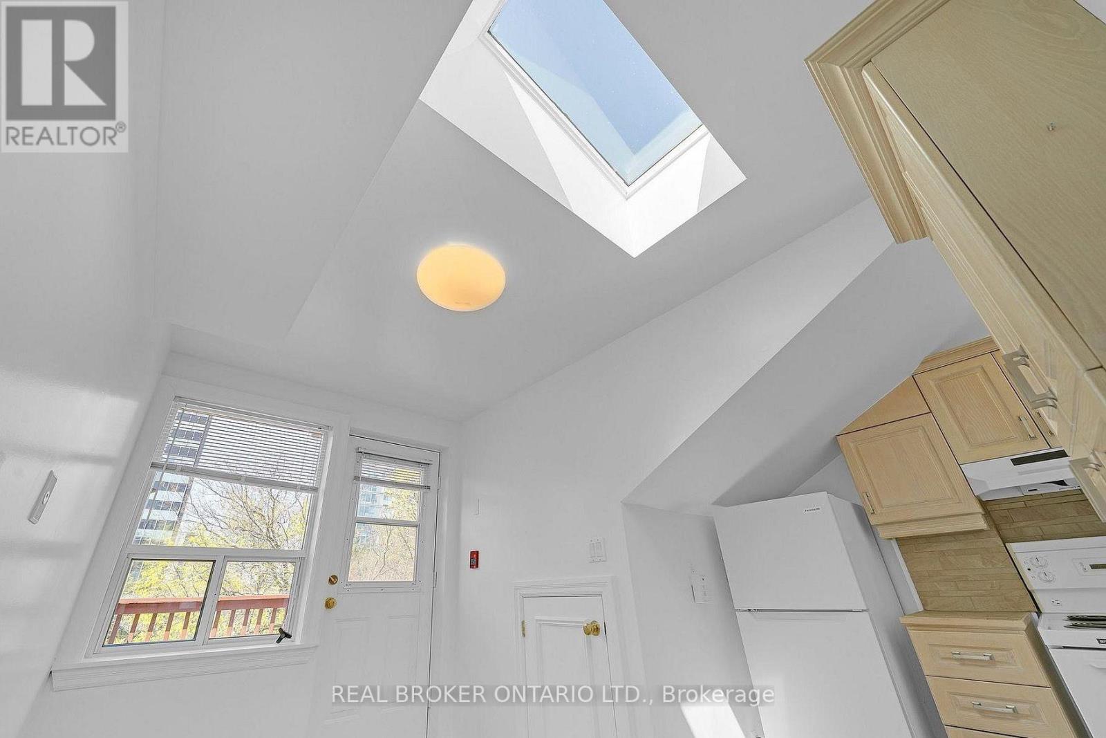 3 - 12 Foxbar Road, Toronto, Ontario  M4V 2G6 - Photo 18 - C13701532