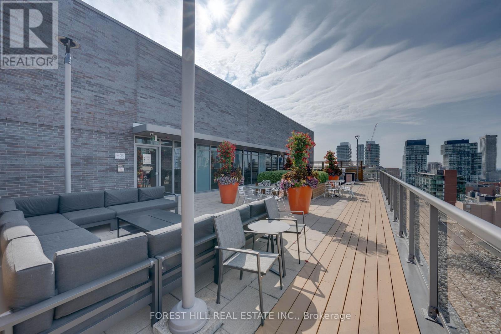 808 - 320 RICHMOND STREET E