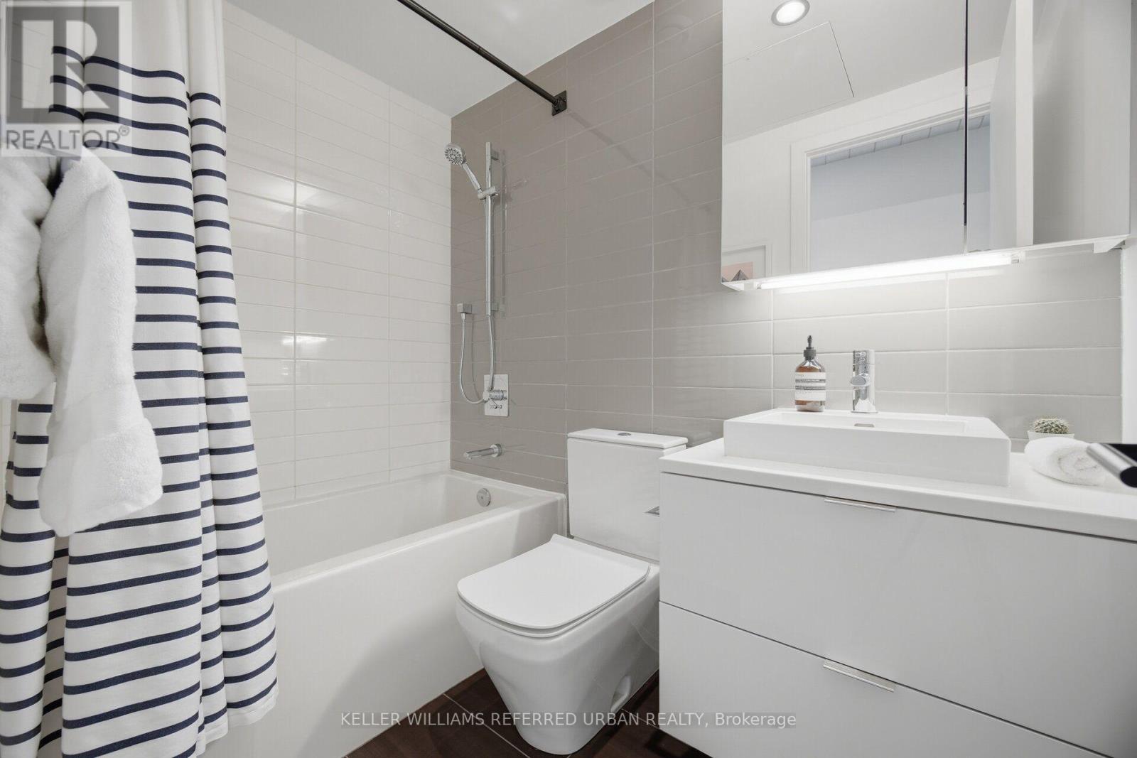 Th105 - 170 Bayview Avenue, Toronto, Ontario  M5A 0M4 - Photo 24 - C13701602