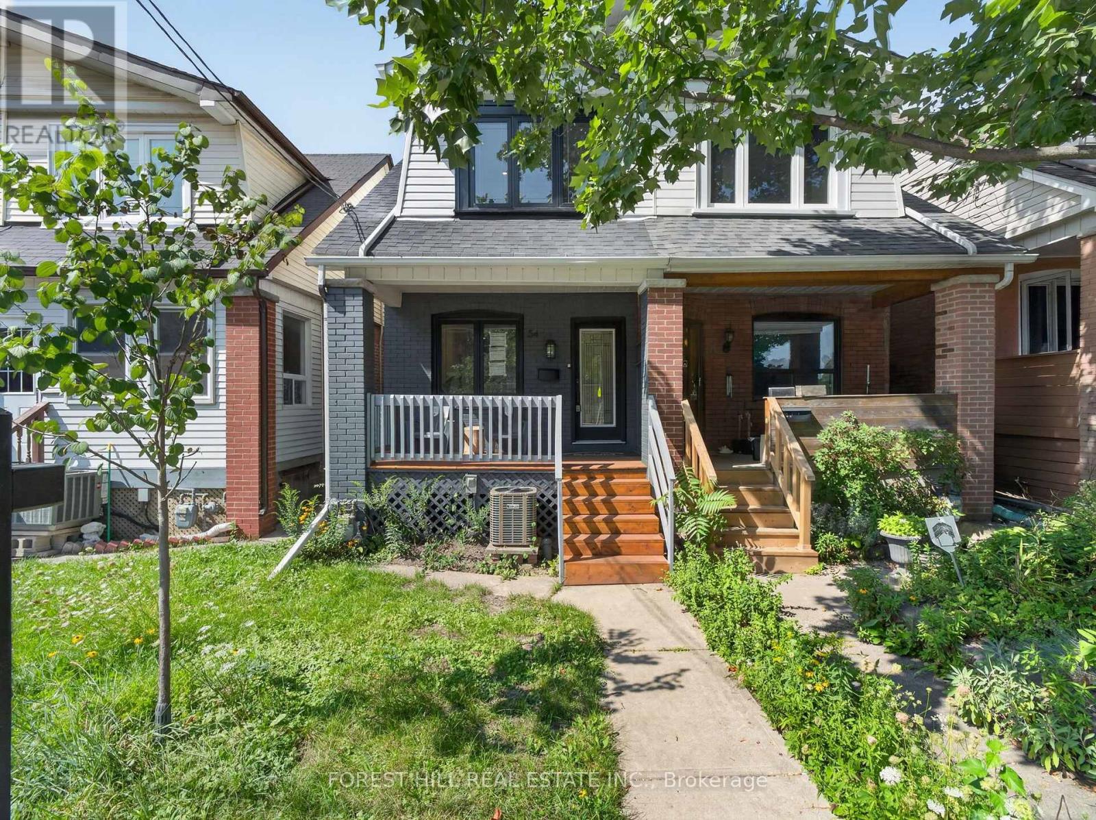 <div class="slider-price">$1,329,900</div><p>54 Chatham Avenue, Toronto, Ontario</p>