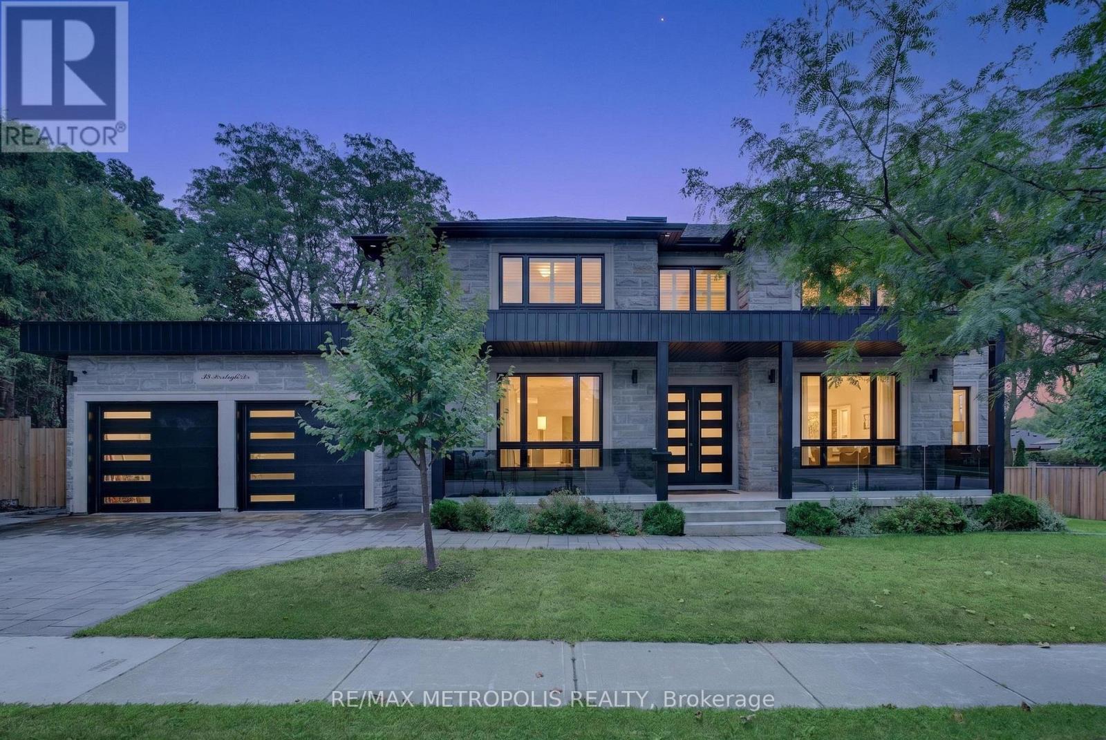 <div class="slider-price">$2,999,000</div><p>39 Benleigh Drive, Toronto, Ontario</p>
