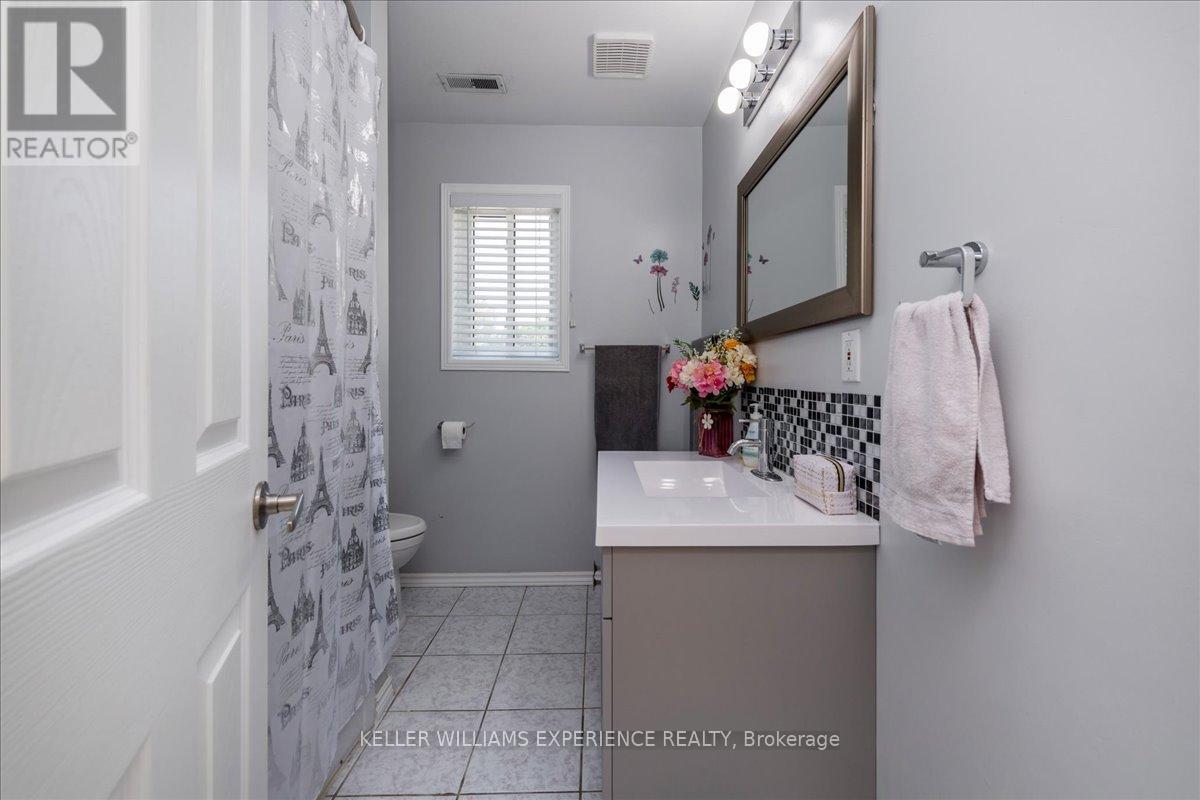 31 River Drive, Essa, Ontario  L3W 0G8 - Photo 13 - N13701626