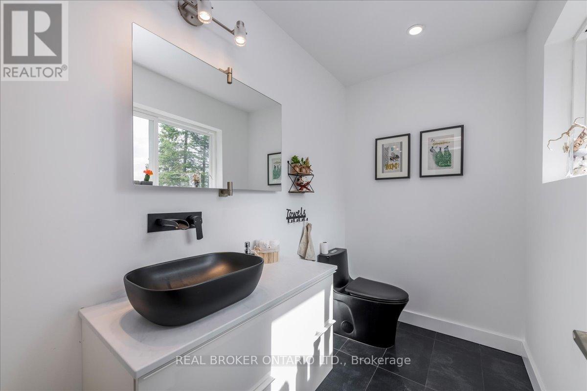 3665 Baldwick Lane, Springwater, Ontario  L0M 1T2 - Photo 27 - S13701516