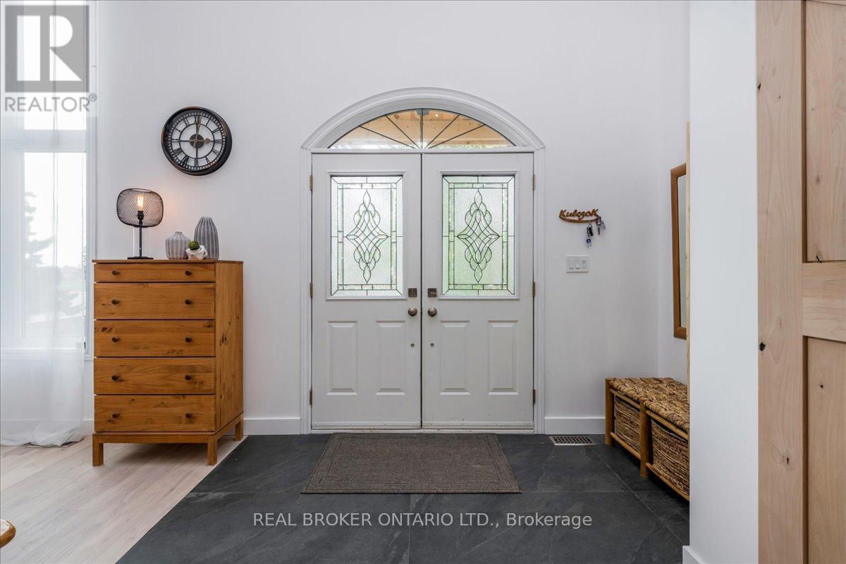 3665 Baldwick Lane, Springwater, Ontario  L0M 1T2 - Photo 4 - S13701516