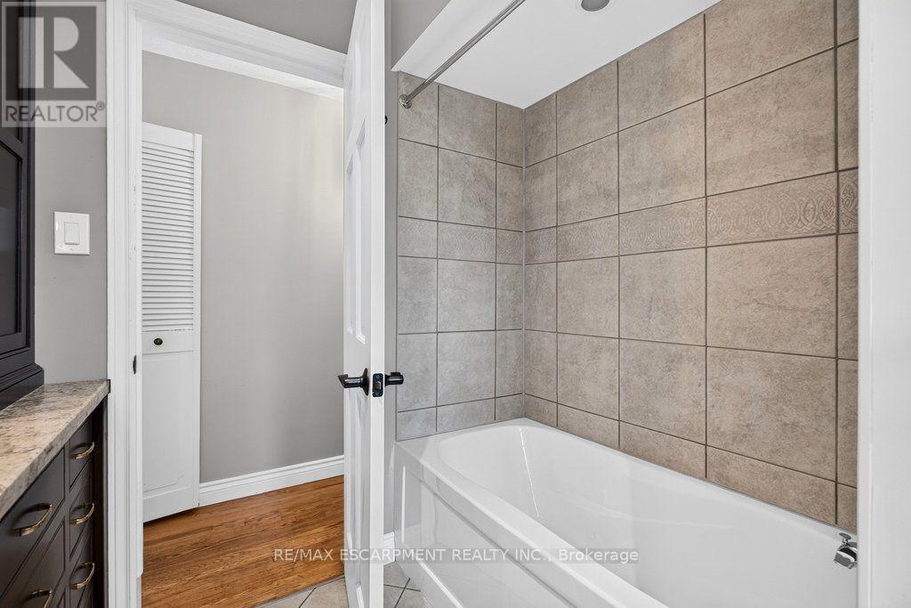 2148 Kerns Road, Burlington, Ontario  L7P 2W3 - Photo 23 - W13701434