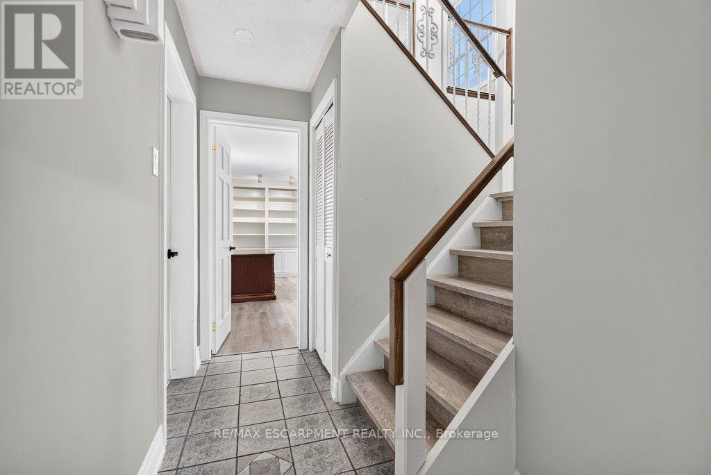 2148 Kerns Road, Burlington, Ontario  L7P 2W3 - Photo 24 - W13701434