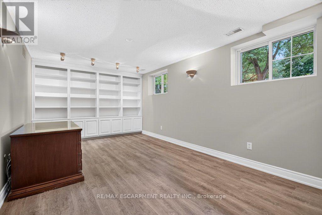 2148 Kerns Road, Burlington, Ontario  L7P 2W3 - Photo 25 - W13701434
