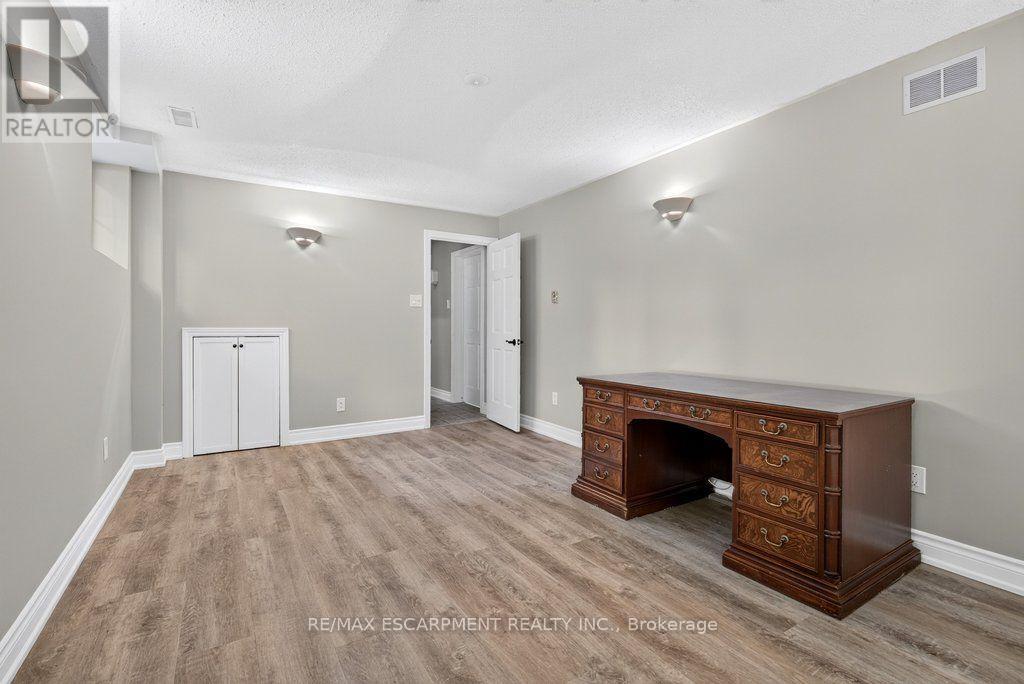 2148 Kerns Road, Burlington, Ontario  L7P 2W3 - Photo 26 - W13701434