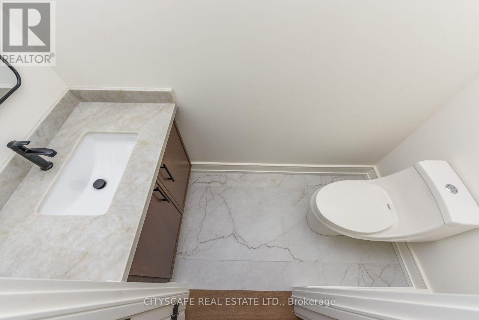 954 Fourth Street, Mississauga, Ontario  L5E 1J9 - Photo 11 - W13701440