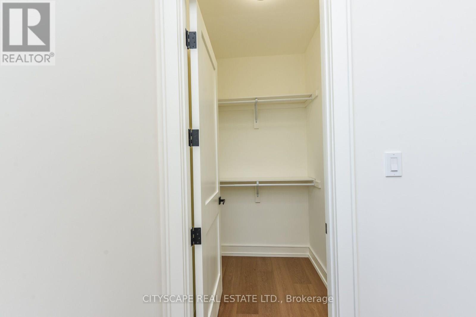 954 Fourth Street, Mississauga, Ontario  L5E 1J9 - Photo 28 - W13701440