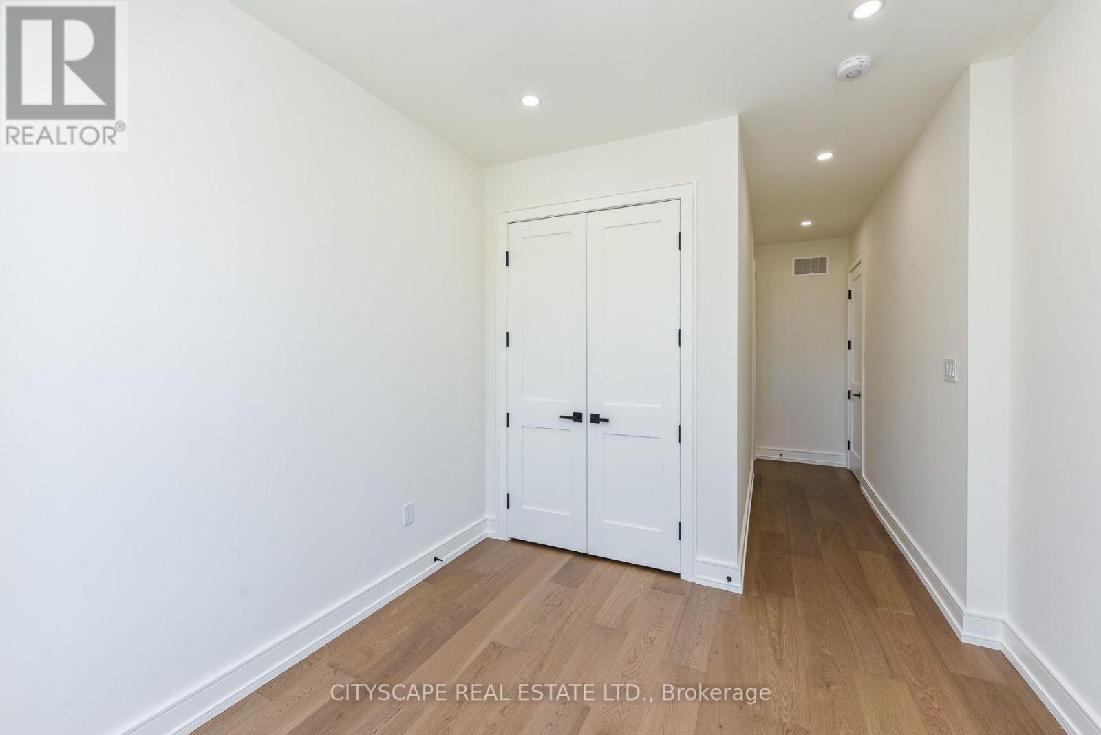 954 Fourth Street, Mississauga, Ontario  L5E 1J9 - Photo 31 - W13701440