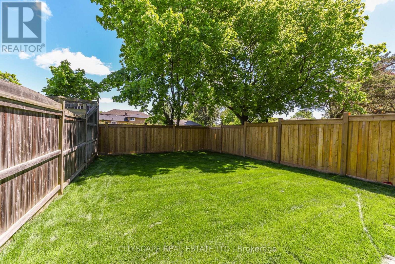 954 Fourth Street, Mississauga, Ontario  L5E 1J9 - Photo 4 - W13701440